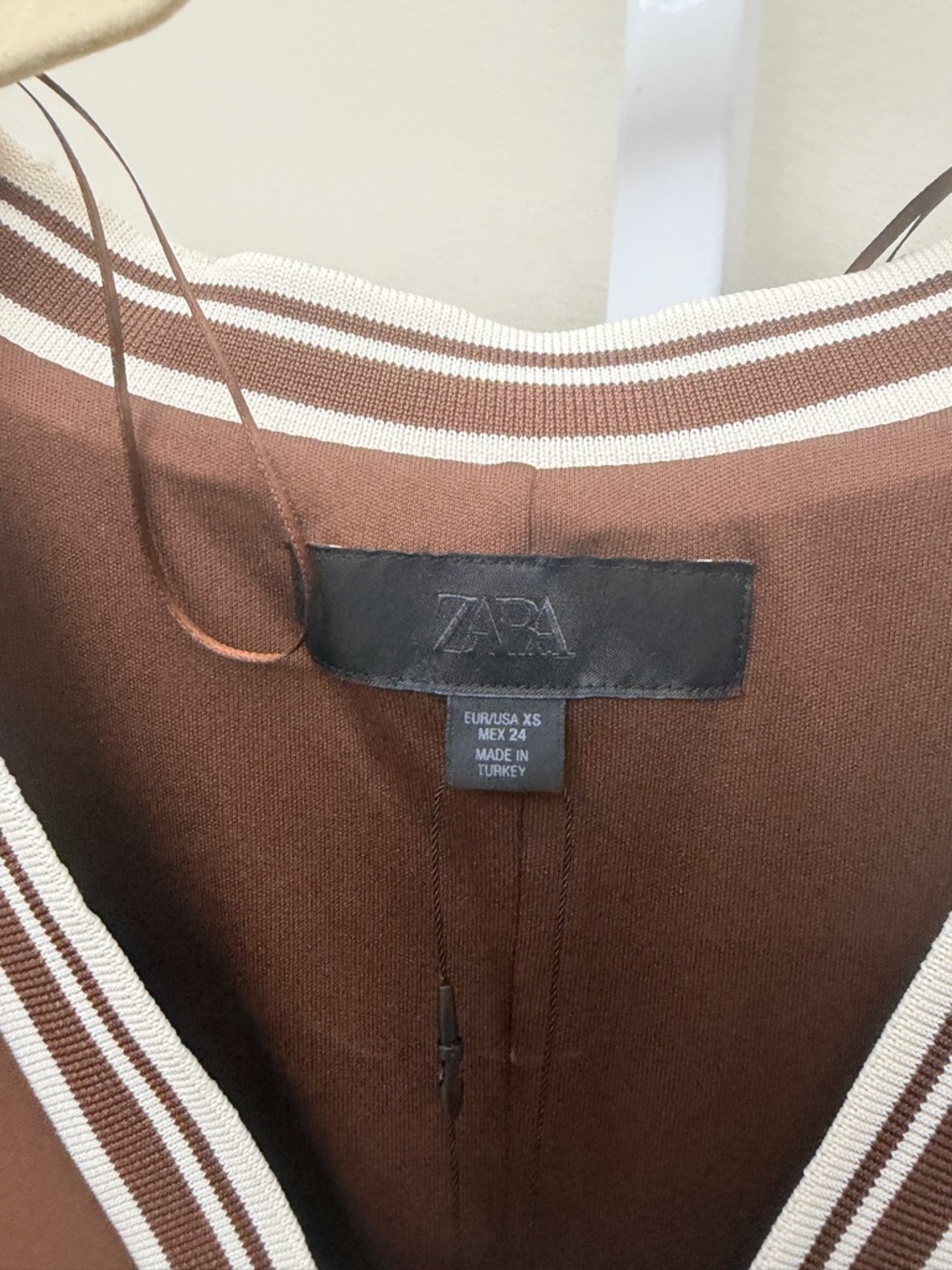 Zara Brown V-Neck Sleeveless Skater Dress with Contrast Trim sis XS - Picture 4 of 5